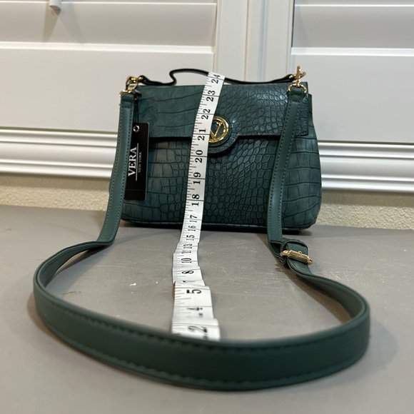 Vera New York Shoulder Bag - Picture 14 of 14